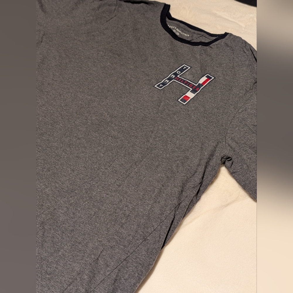 Tommy Hilfiger grey heather graphic T-shirt. XXL. Unisex.